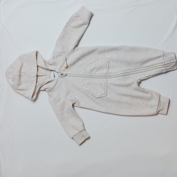Nike Infant Girls' Essentials Hooded Coverall - Picture 4 of 9